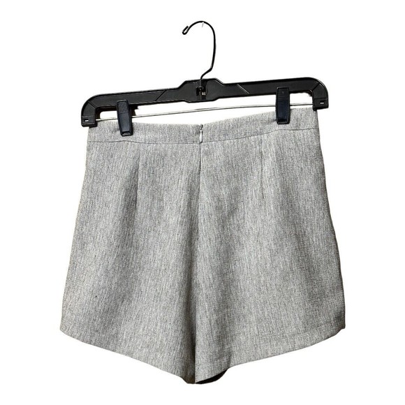 Xenia Boutique gray high waisted pleated shorts 2  Inch inseam size 4 - Picture 2 of 9
